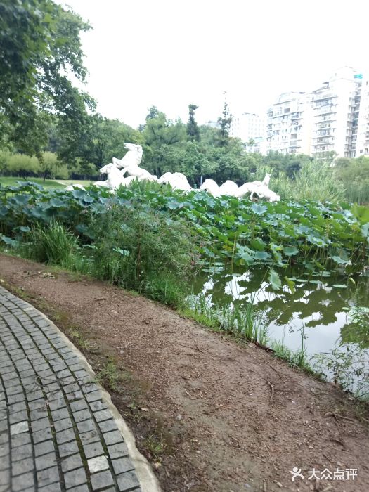 从东湖坐地铁跨越到解放公园现在已经清园了