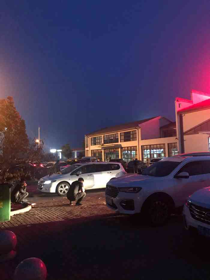 太白岛服务区停车场-