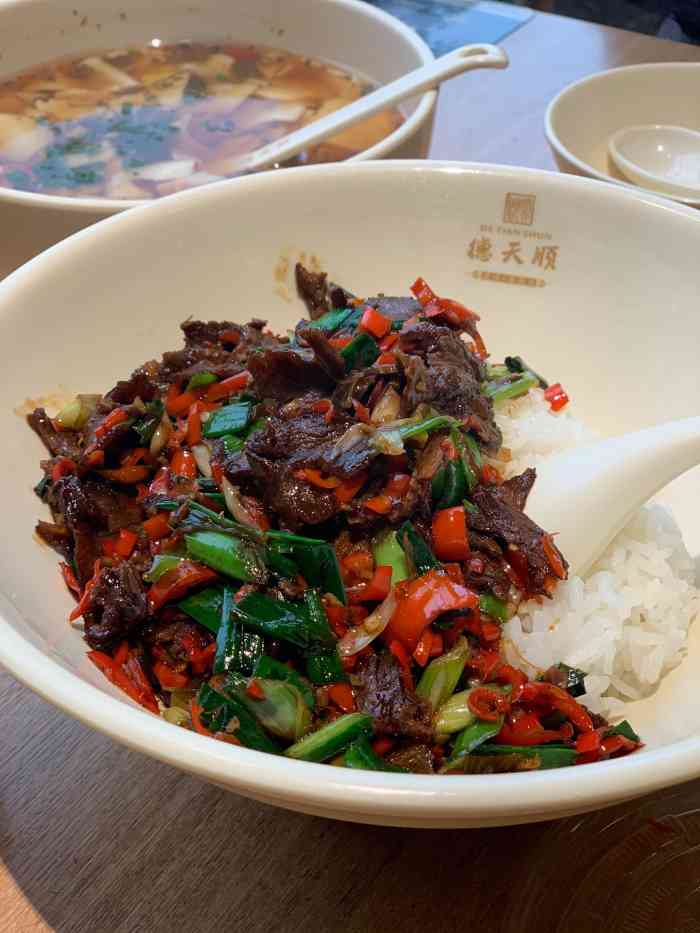 德天顺盖码饭(都正街店"虽为长沙人,但从没去过德天顺吃盖码饭,之.