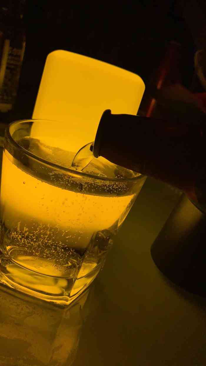 m2酒吧-"包头数一数二场,服务很好,消费还行,气氛.