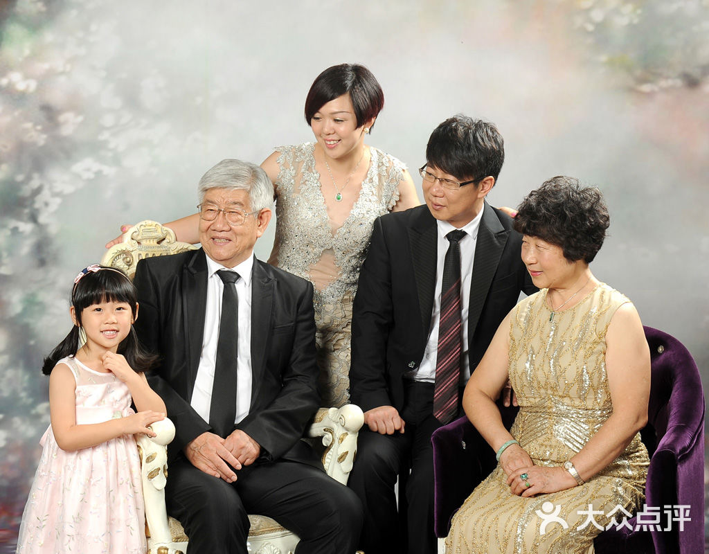 【中秋佳节全家福优惠套系---988元-亲子套餐】-天真儿童摄影-大众