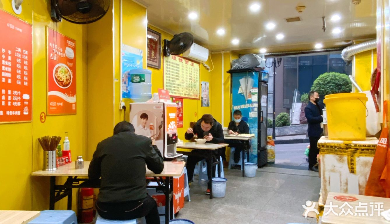 和家人朋友聚餐,选渝中区的这家小吃快餐准没错
