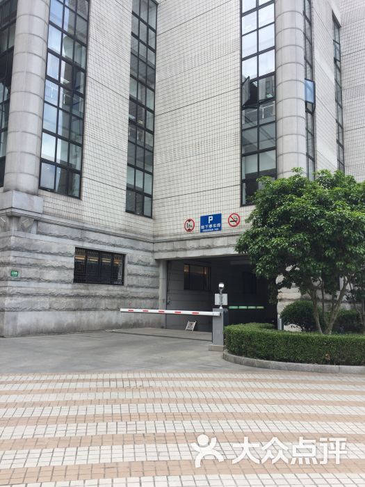 上海图书馆停车场入口图片 第1张