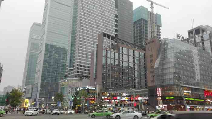 香槟广场-"香槟广场地理位置优越就在春熙路太古里商.