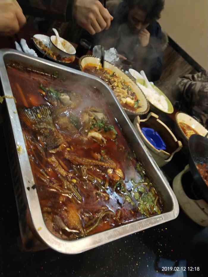 打分 连续三天都在这家,今天烧菜的口味有点咸,一帮三个人吃饭要100多