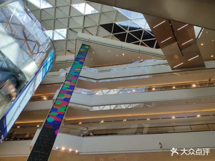 环境好就是商场里的香水味开业到现在还没散