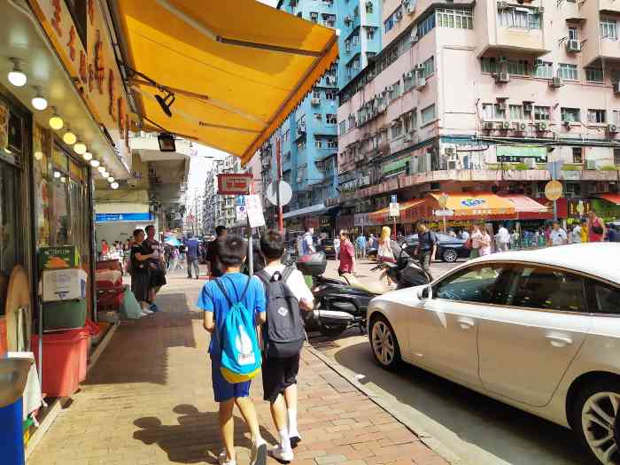 港铁深水埗站-"深水埗地铁站对于一个常住此地的居民