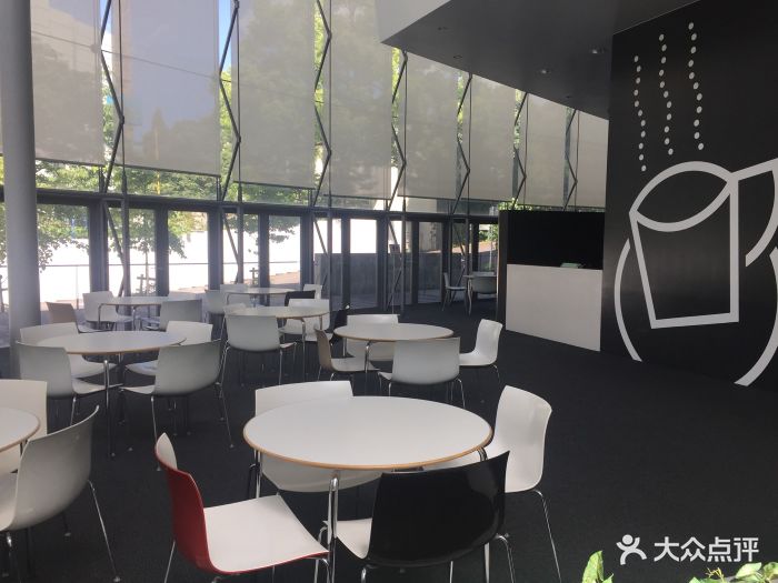 在去名古屋的那天天气超好,由于太阳超级大.