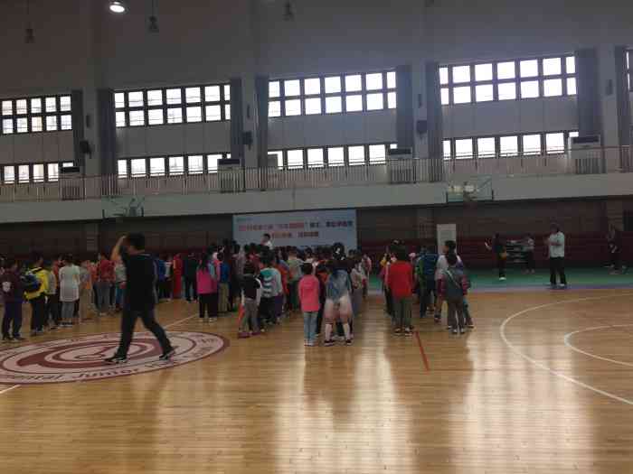 奉贤区实验中学(崇实校区)-"发现环境真的不错哟,第一