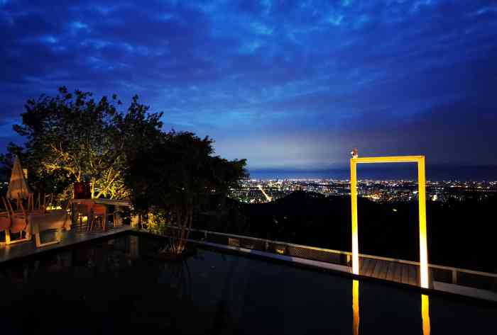 环境:龙泉山上眺望城市夜景真的很美,只是晚上有点冷,风大!