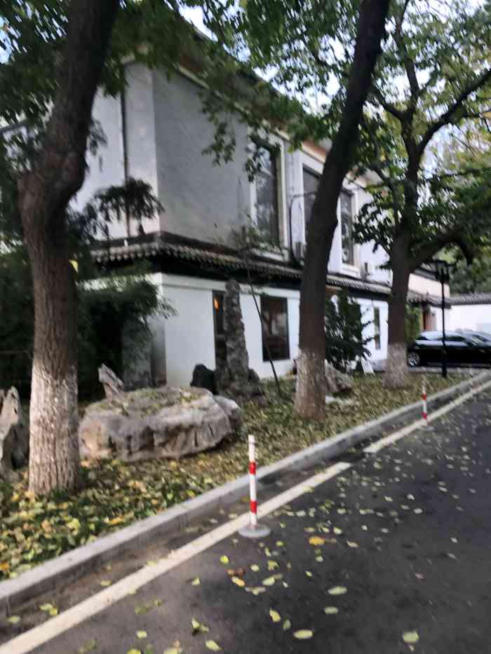 美树瑜伽(北京友谊宾馆·苏园店)-"环境:瑜伽馆在友谊宾馆里面,周围是