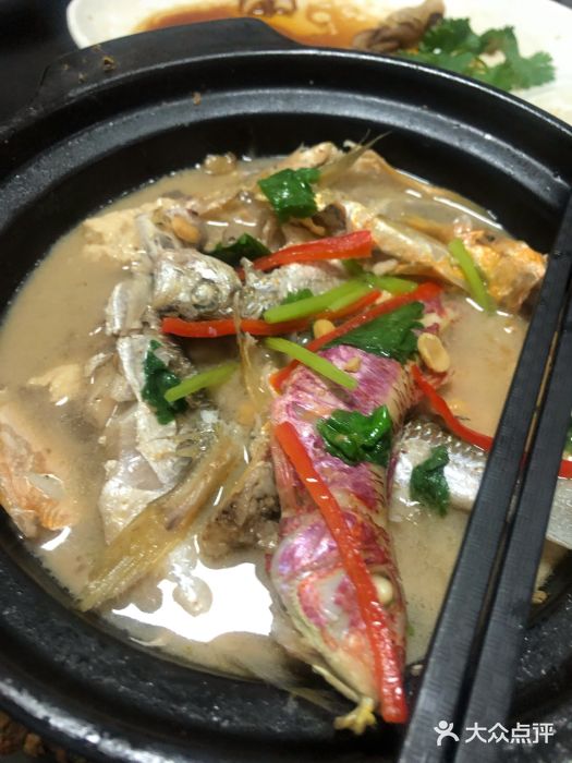 鱼篮仔杂鱼煲图片