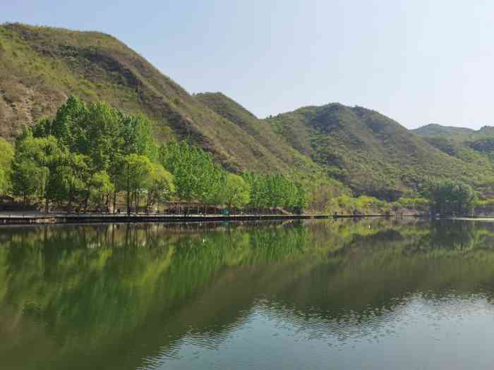 牛角湖-"周末打卡网红景点怀柔的牛角湖 从市区驱车.