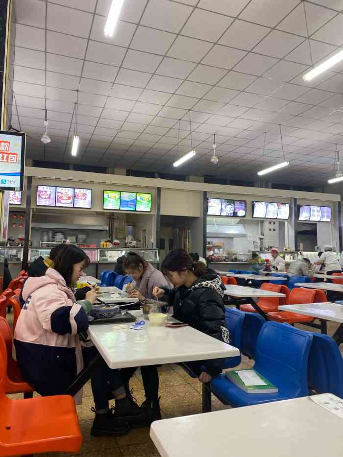 北京物资学院-3食堂-"物资学院食堂做的还是很不错的,来这里办事.