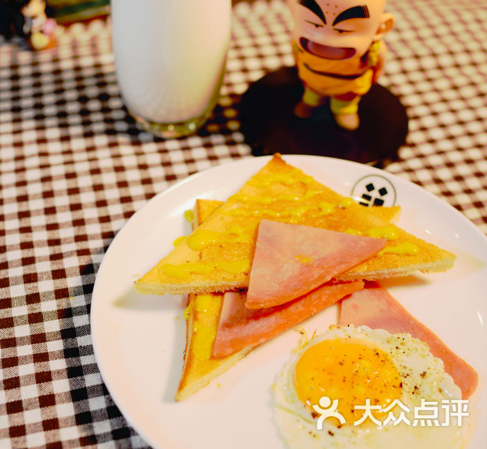 鸡蛋火腿方包