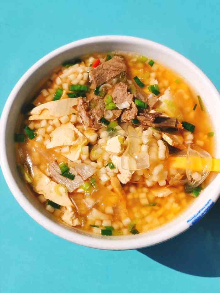 董记风味牛肉小饭"张掖小吃源远流长,品种之多,不胜枚举.