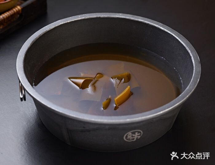 九五牛新日式和牛火锅放题(壹方城店)昆布清汤锅图片