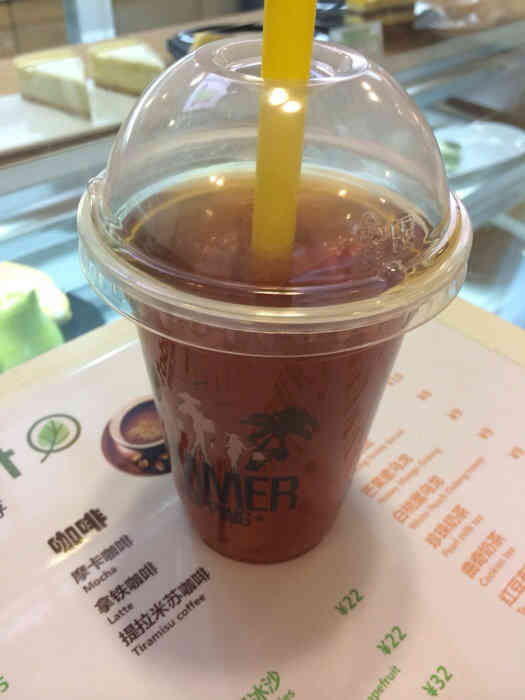 奶茶味道有点怪,珍珠口感不是很好,店员脑子不灵光,呆呆的,反正不来