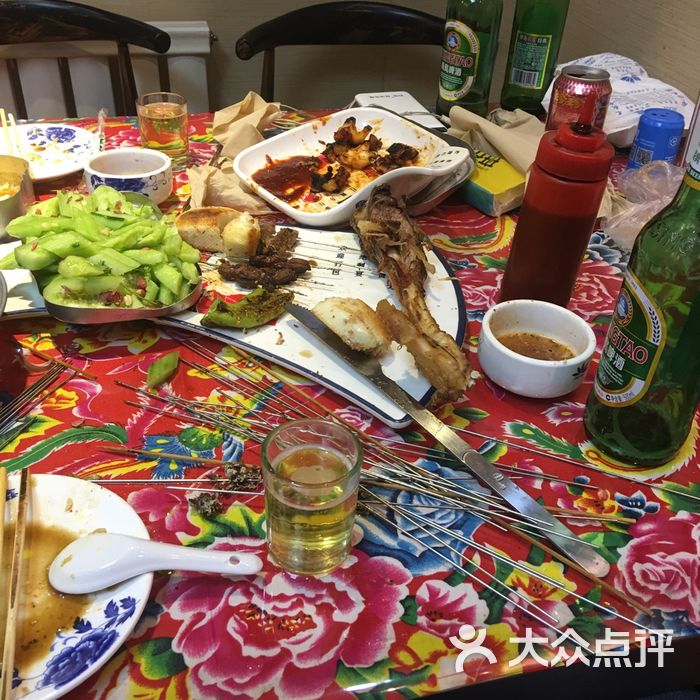 小酒桌融合烧烤