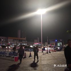 十堰茂名人口对比_对比色彩构成图片(3)