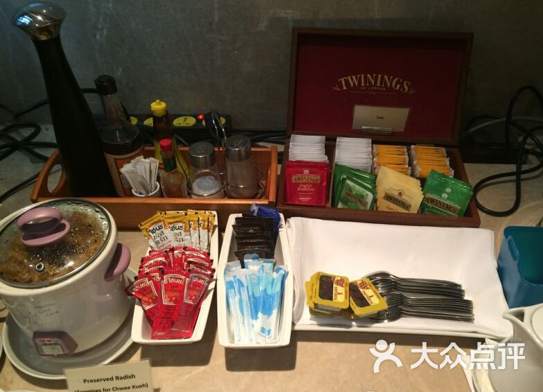 曼谷素万纳普机场免税店,买化妆品带上飞机,有