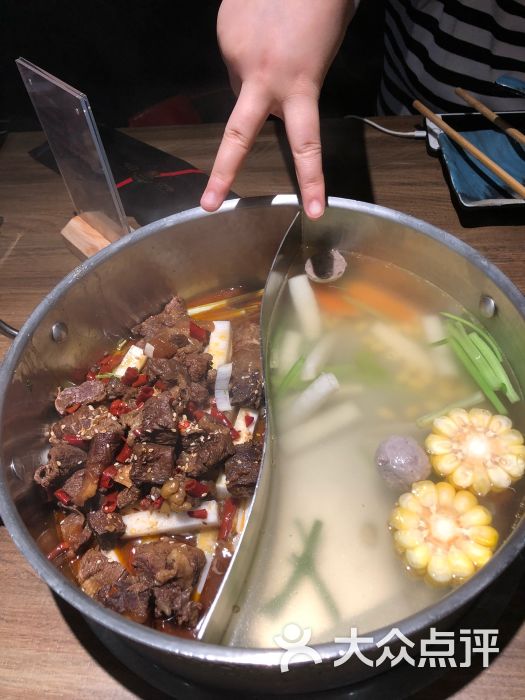 今日炊牛·潮汕牛肉火锅(景枫店)辣牛腩鸳鸯锅图片 - 第1张