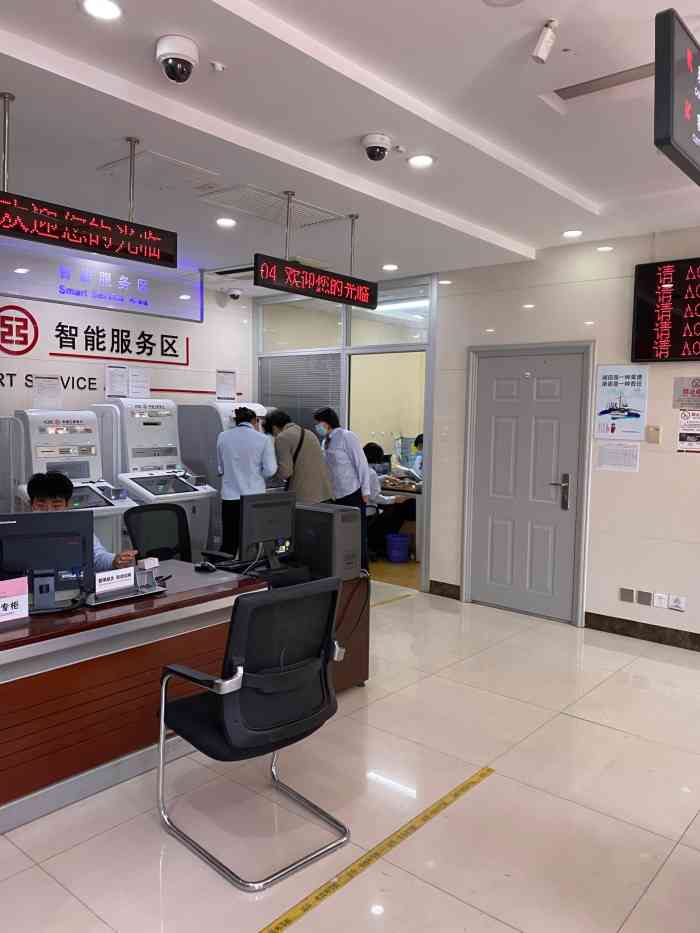 中国工商银行-"来工商银行办理业务 门口需要排队拿号