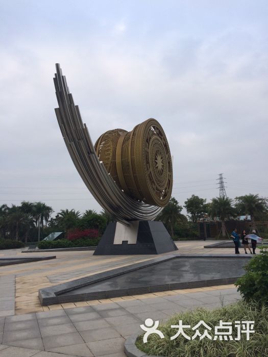 站前广场铜鼓