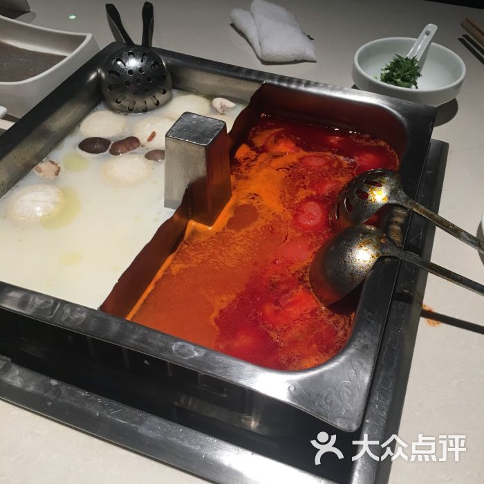 海底捞火锅:服务态度真的是没话说。还免费提