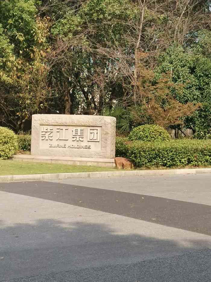 黎安智谷-"黎安智谷就位于维璟广场的对面,紫江集团的.