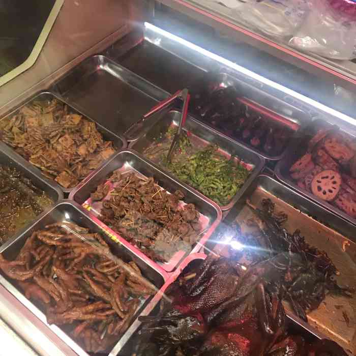 金元源酱板鸭(解放路店"金元源有不少分店,不过亲戚推荐来这家总店.