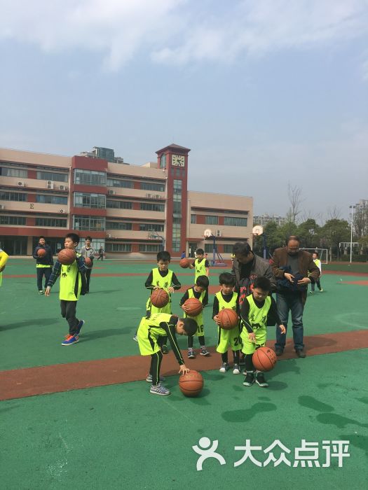 篮球培训班:还可以吧,适合小朋友学习,会再.上海
