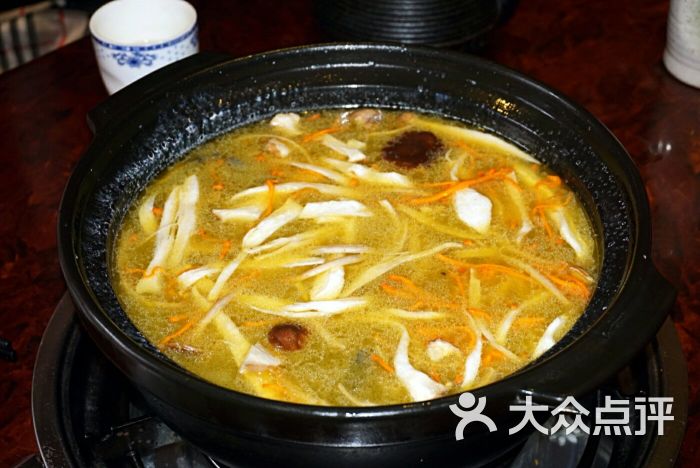 野生菌土鸡锅