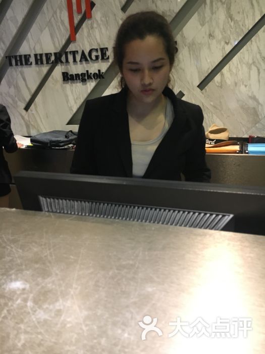 曼谷遗产酒店前台服务人员图片 第5张