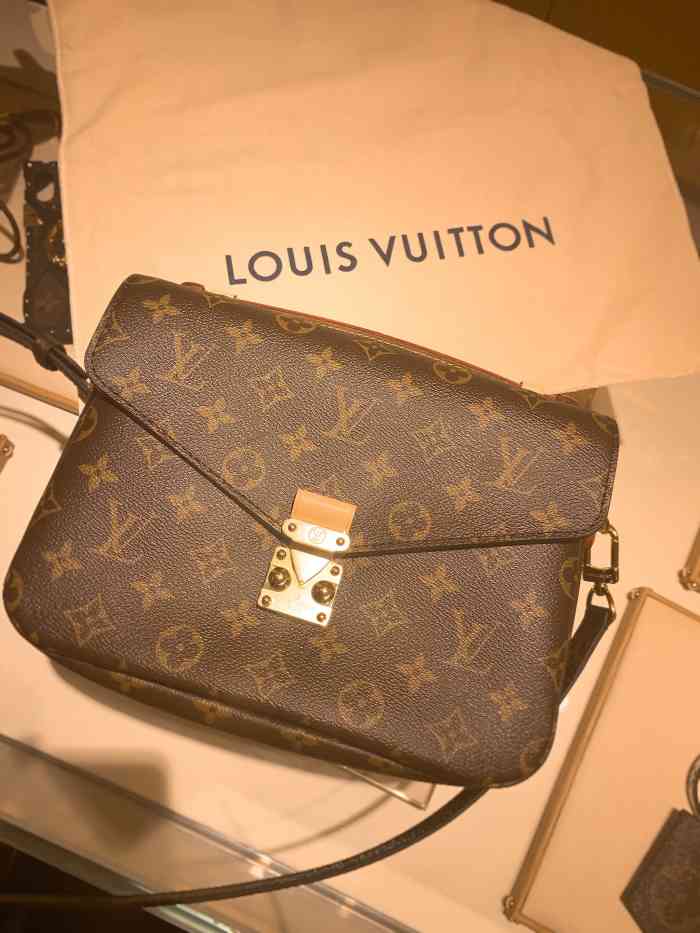 louis vuitton(圆方店)-"since 1854, from gen."