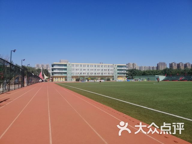 首都师范大学附属回龙观育新学校