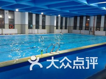 游泳池排名_游泳池卡通图片