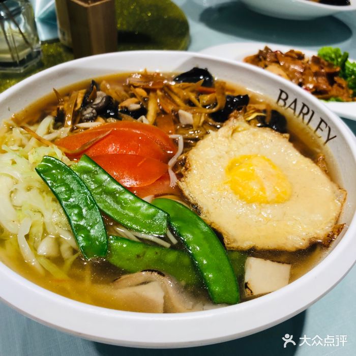 仁人素健康时尚蔬食(世博源店)三鲜青稞面图片