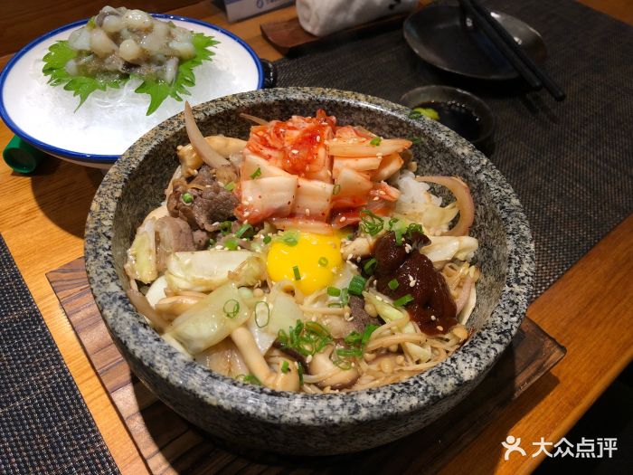 轩道日本料理牛肉白菜石锅饭图片 - 第1张