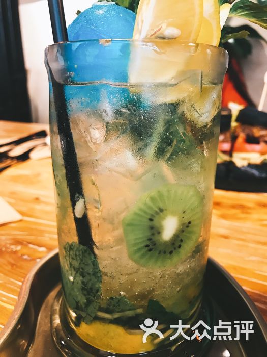 奇异果蓝柑莫吉托