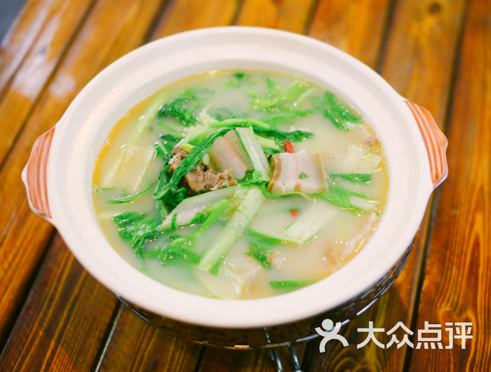 白菜苔炖白腊肉