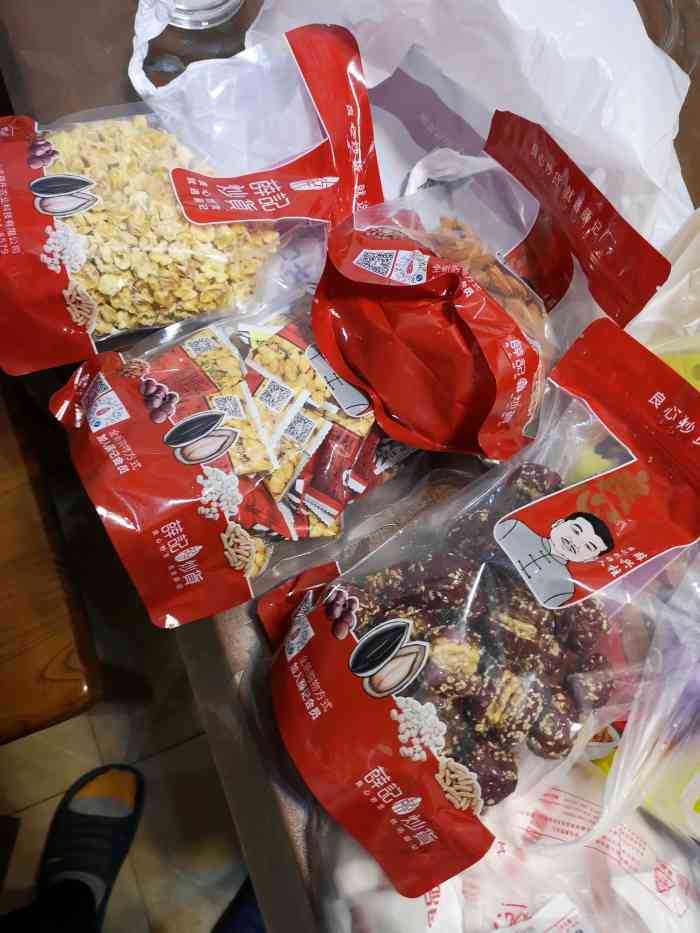 薛记炒货(梦乐城店)-"梦乐城新开的店,第一次去正好在吃饭的饭店.