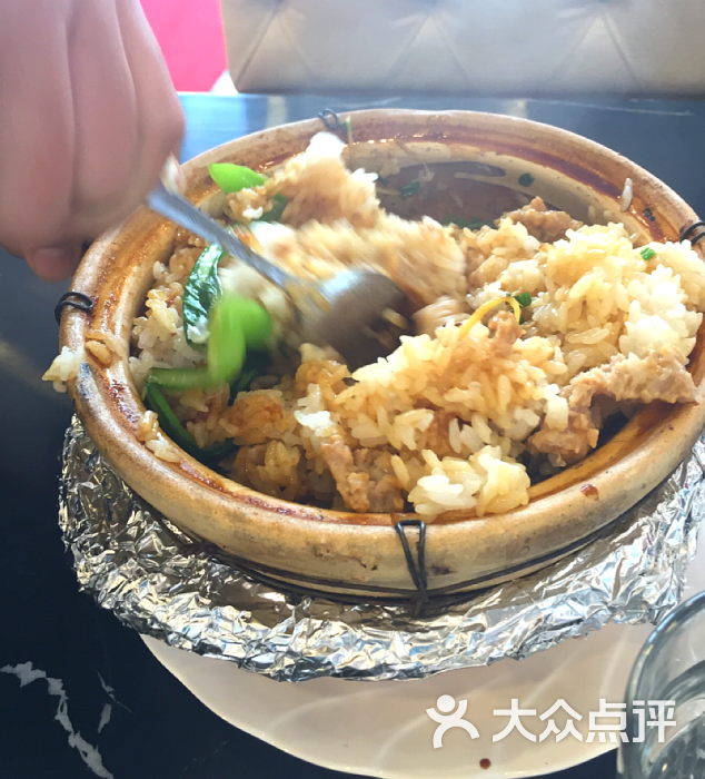 咸鱼肉饼煲仔饭