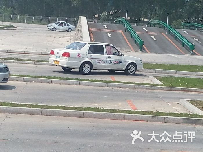 金达洲驾校:我3月1号报名26号考的科目一,说.长