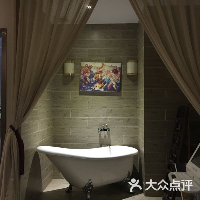 梁小小吃不饱           梁小小吃不饱           盛夏蔷薇sky