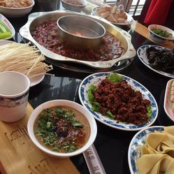 董家湾火锅人均消费_火锅卡通图片(2)