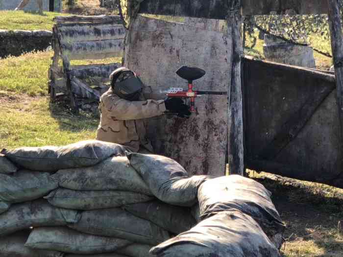 森崊豹真人cs彩弹射击团建训练营