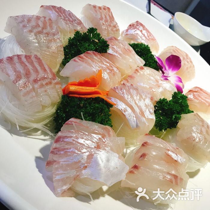 南海活鱼生鱼片韩式料理