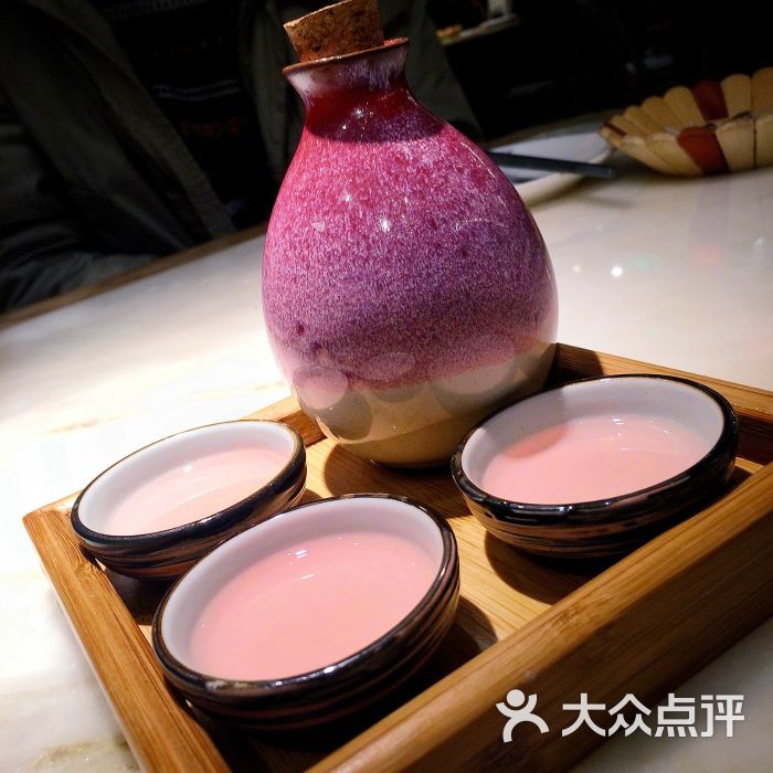 江边城外烤全鱼(龙湖滨江天街店)桃花酒图片 - 第2张