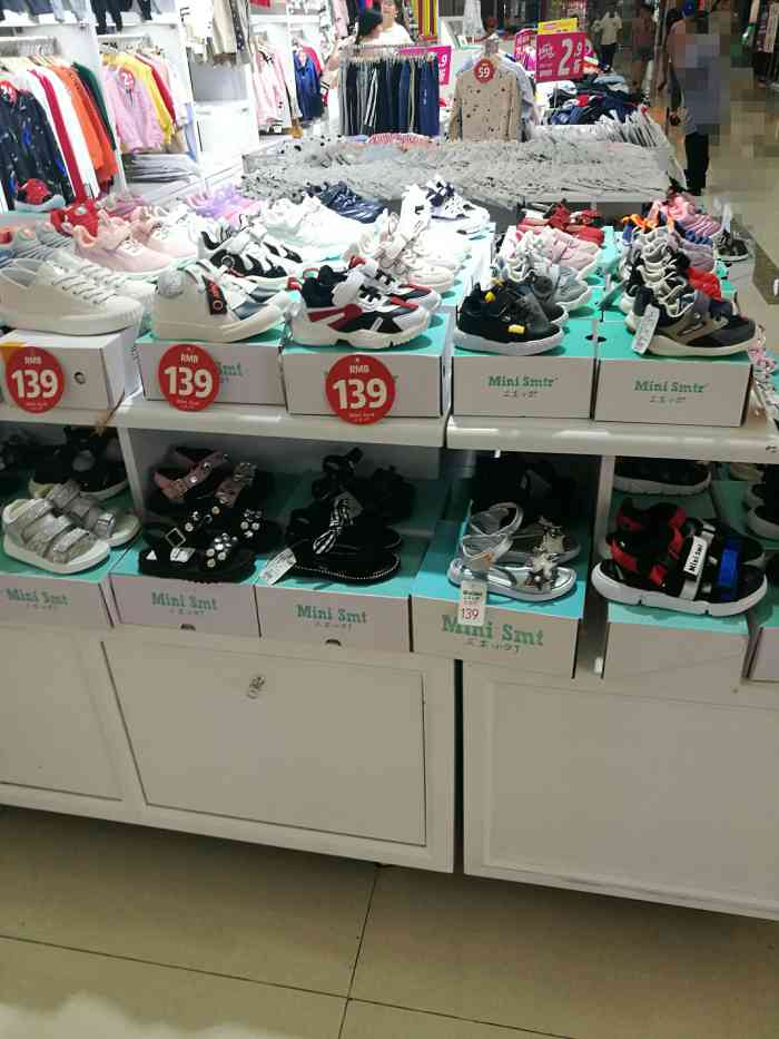 三木小町"做为一家童装店,三木小町的衣服算是不错啦.